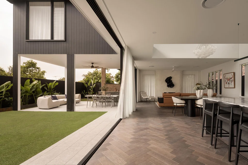Ashgrove 5chambre Modern Allure and Art Deco Transformation in the Ashgrove Avenues