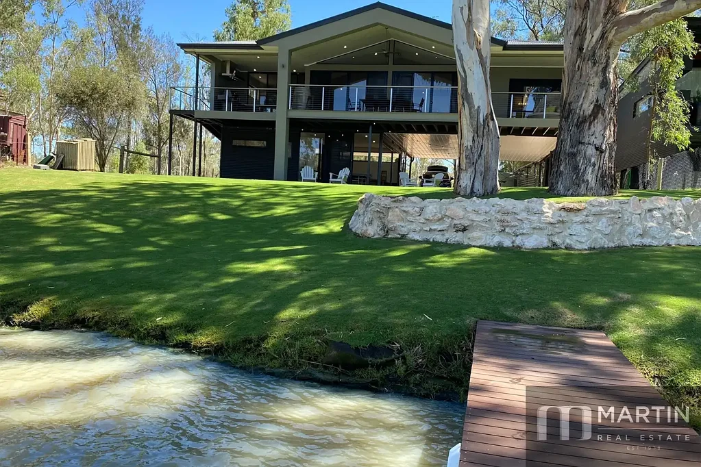 Brenda Park 6Zimmer STUNNING ARCHITECTURAL HOME WITH ABSOLUTE RIVER FRONTAGE   
VIEW BY APPOINTMENT