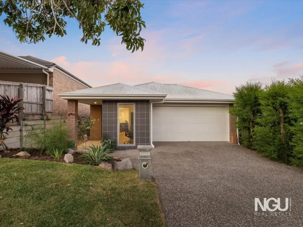 Stylish Family Living in a Prime Springfield Lakes Location