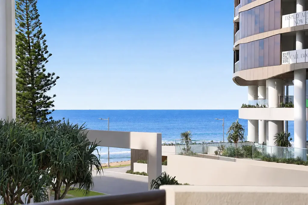 Surfers Paradise 1Kwarto Corner Apartment - Fully Renovated with Ocean Views - No Expense Spared