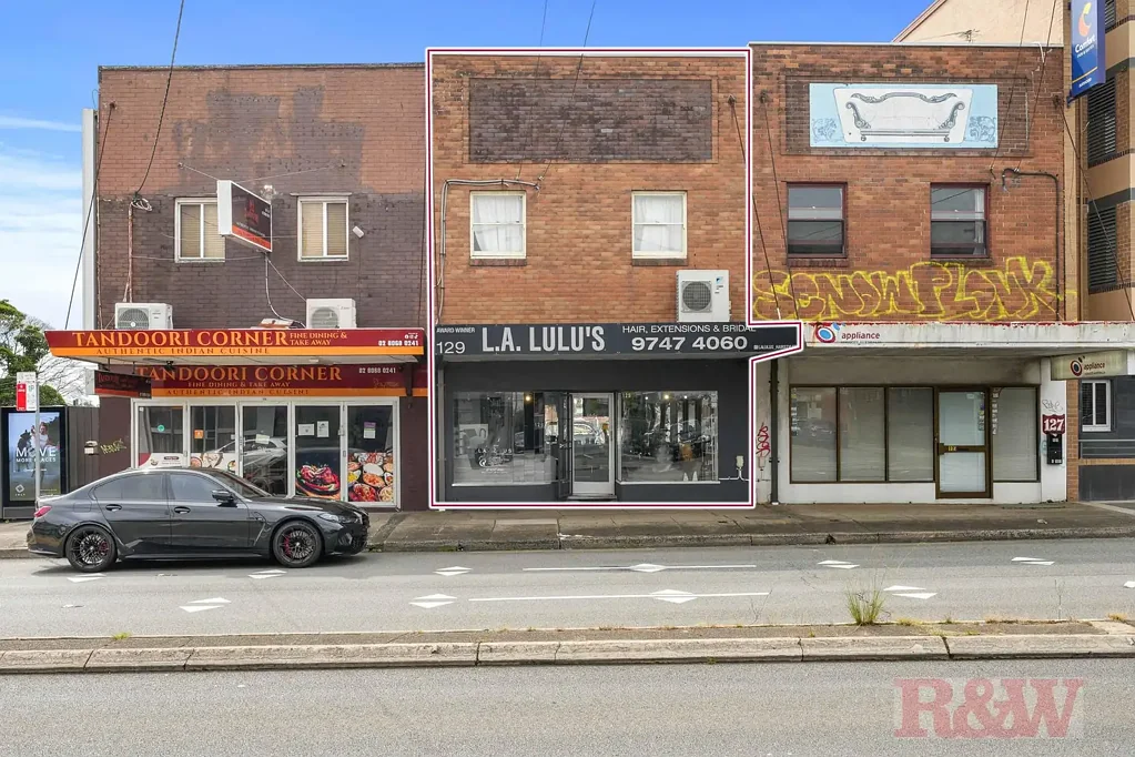 Burwood 5房  Rare Mixed-Use Opportunity - Shopfront + Two Spacious Apartments