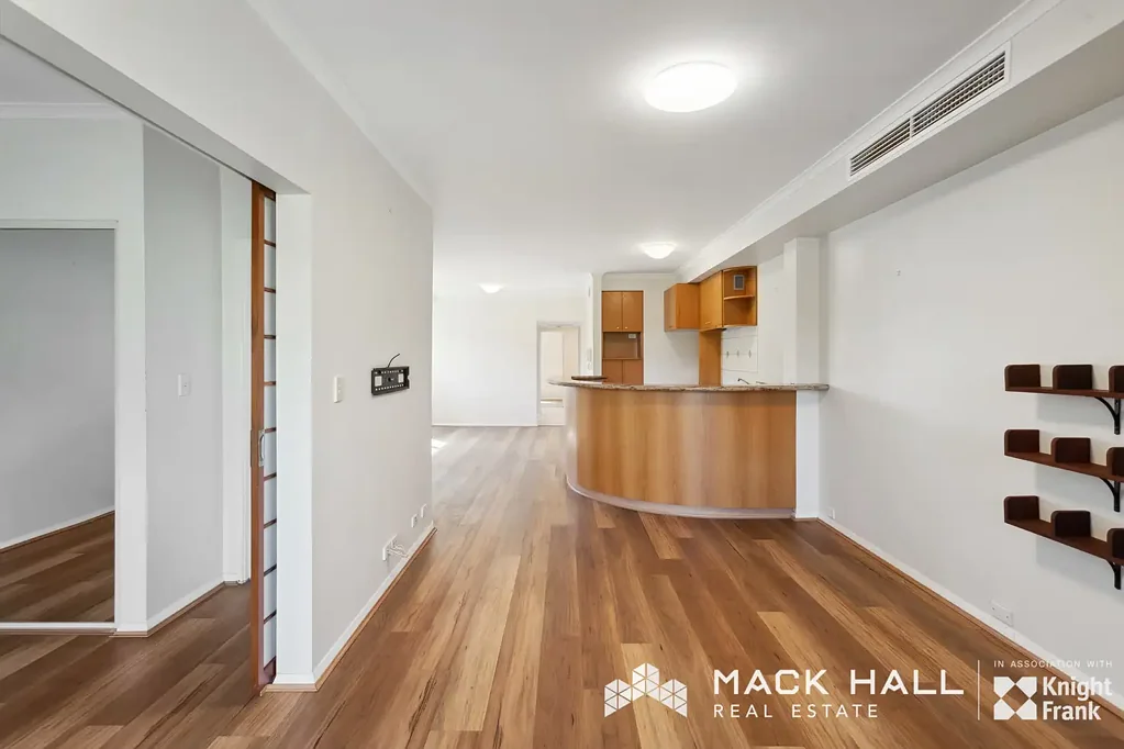 Spacious Corner Apartment with Kings Park Views