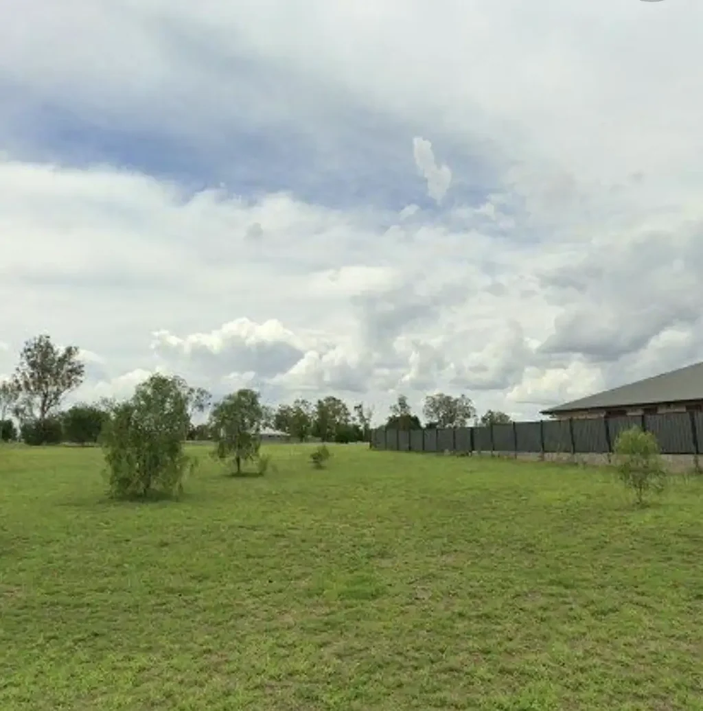 Moura Large Corner Block