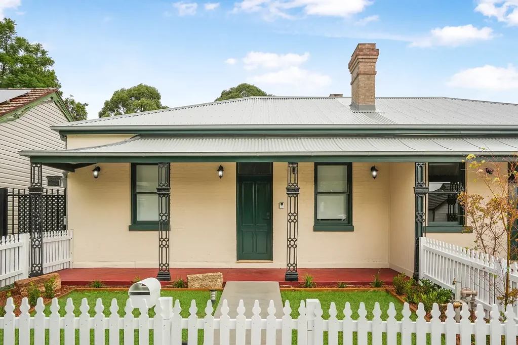 2 WEEKS FREE RENT! Restored Cottage - Walking distance to Station