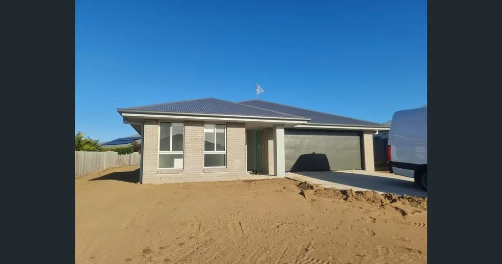 Comfortable 4-Bedroom Family Home in Sought-After Coral Cove
