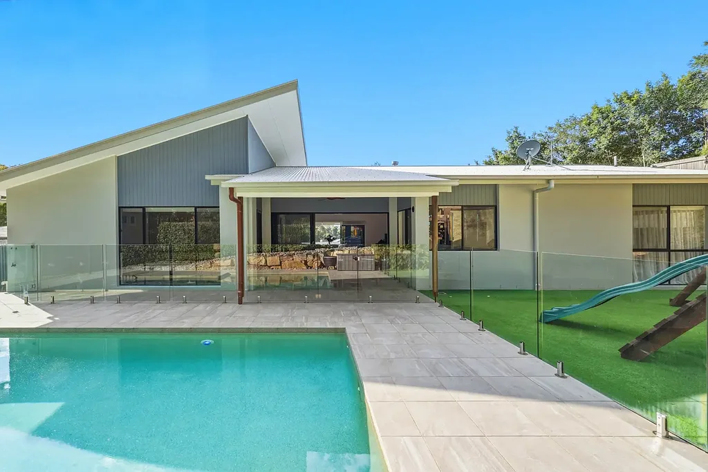 Gilston 4chambre A Private Family Sanctuary Where Space, Style & Lifestyle Come Together