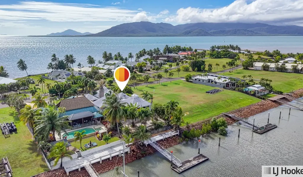 Cardwell 4બેડરૂમ Dual Villa with Private Marina Berth and Pool!