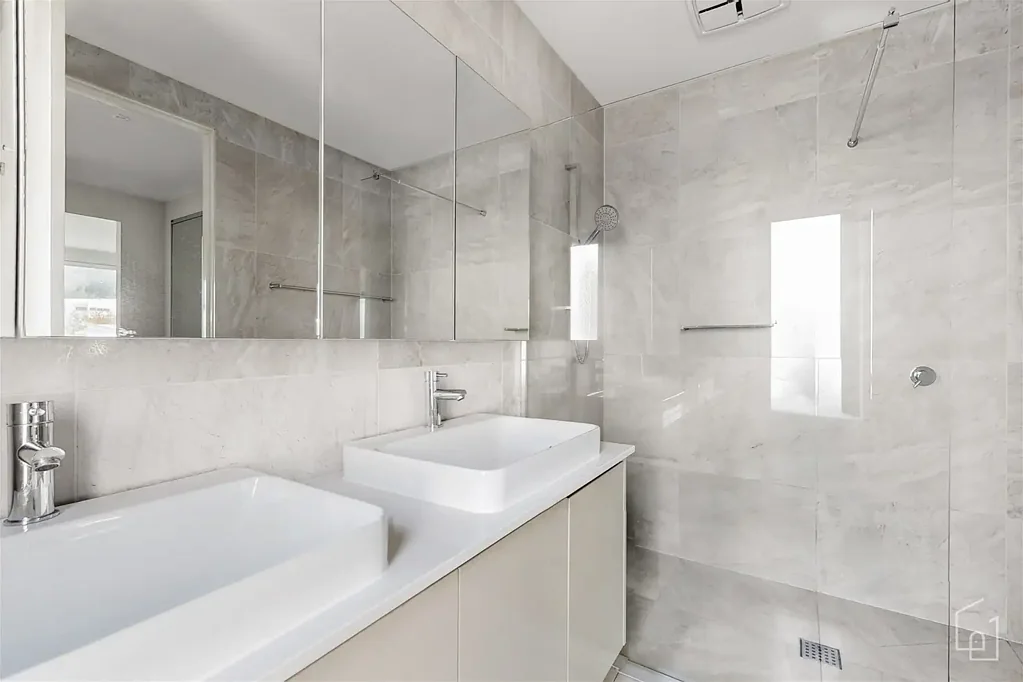 Luxury House In Kew