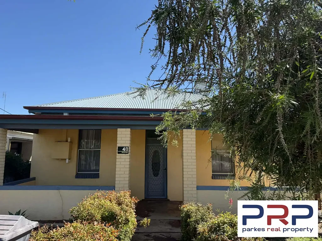 Parkes 5房  Exciting Opportunity to own "The Little Yellow House"..