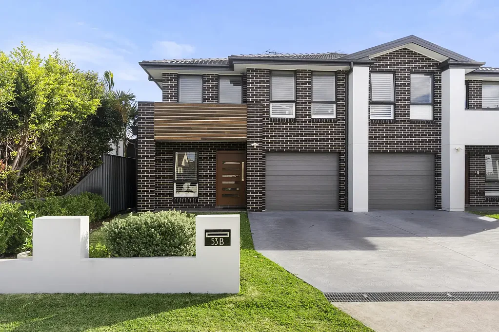 Caringbah 4 Slaapkamer Spacious Family Haven in a Sought-After Location