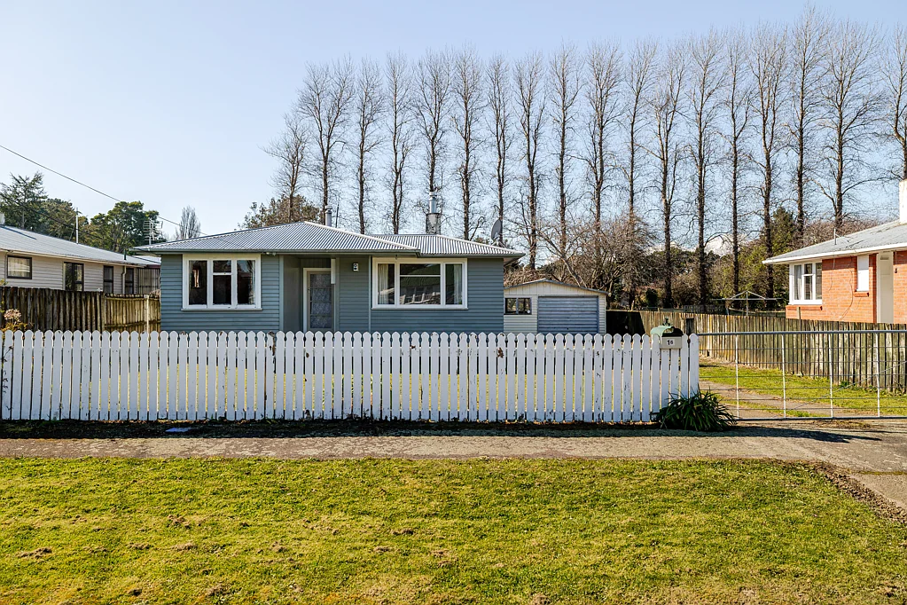 Pahiatua 3Phòng ngủ Good bones - a renovator's dream!