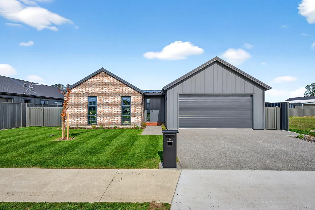 Masterton 3غرفة نوم Brand New in West Bush! BEO $839,000