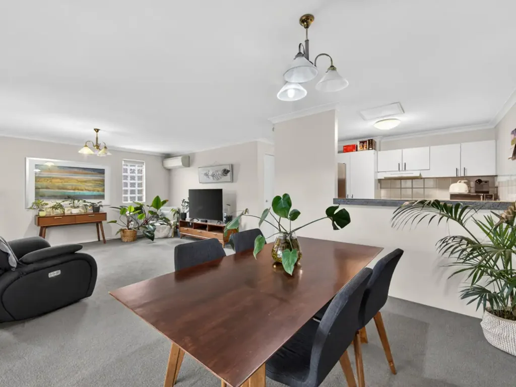 East Perth 2房  Sizeable & Well Situated�