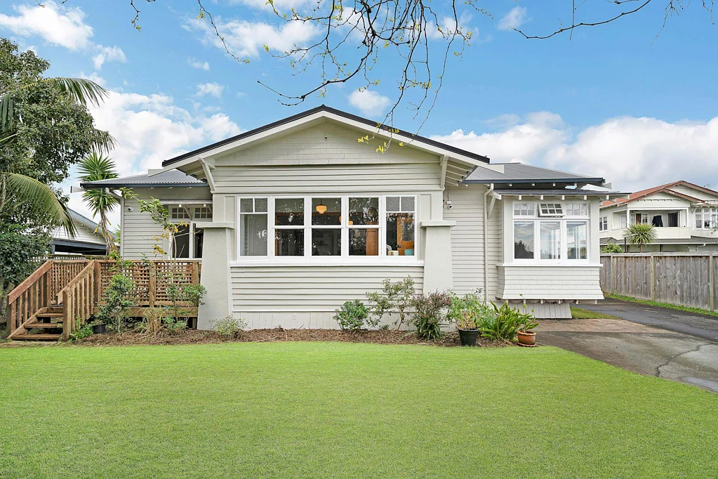 Papatoetoe 3 Bedroom CHARACTER, CONVENIENCE AND ROOM FOR WHOLE FAMILY!
