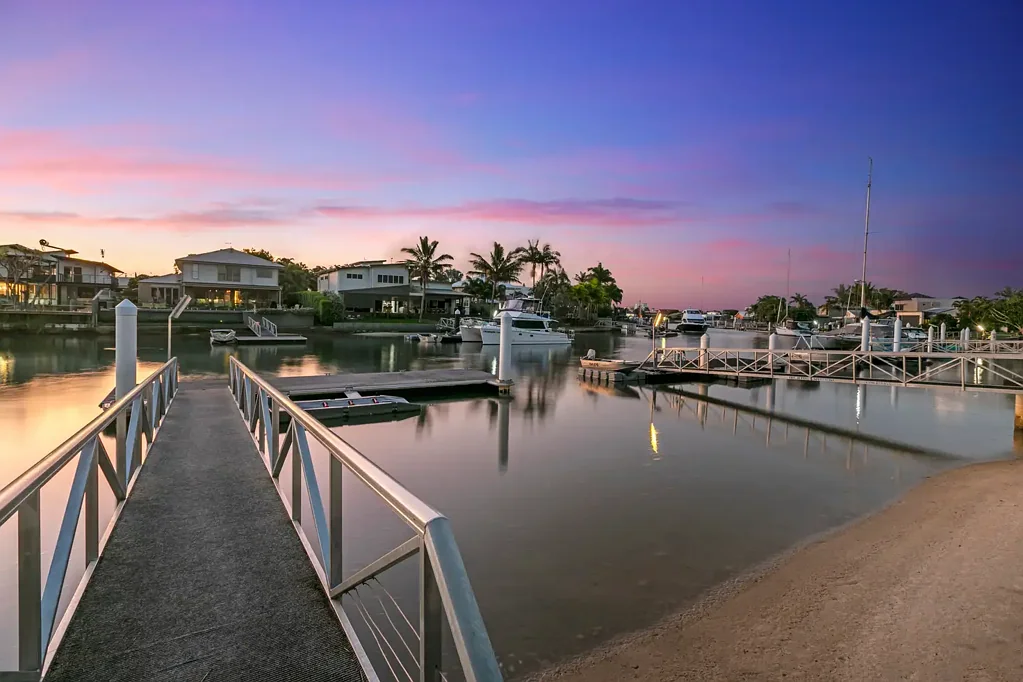 Minyama 4房  Coastal Waterfront Living with Space, Privacy and Deep Water Access