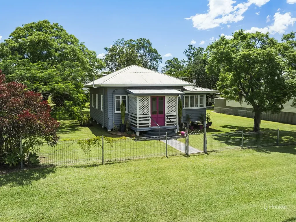 Toogoolawah 1બેડરૂમ Charming Country Cottage on a Spacious 890m² Corner Block - Viewing by appo