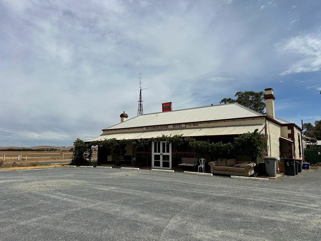 Hallett 5कमरा "Wildongoleechie Hotel" Hallett Pub