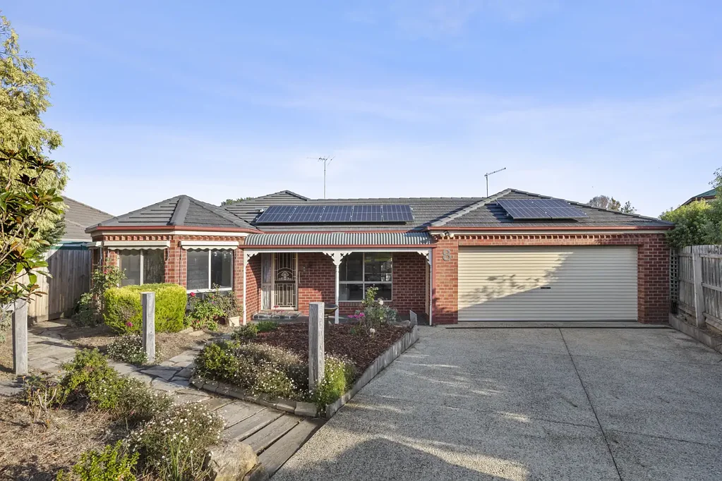 8 Waddington Court, Highton, VIC 3216