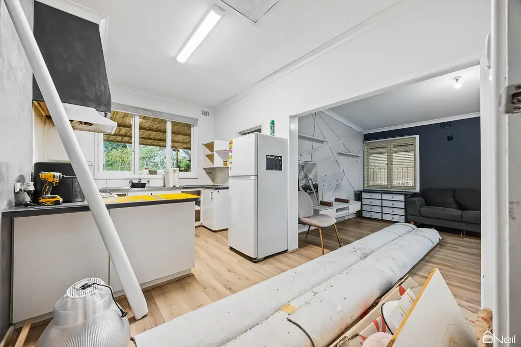 Armadale 3 Bedroom FANTASTIC RENOVATION OPPORTUNITY!