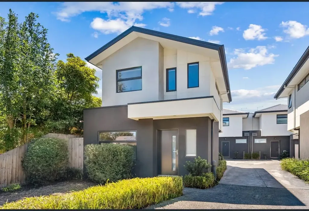 Stylish & Low-Maintenance Living in a Prime Location!