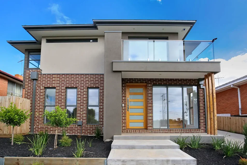 HUGE 3 BEDROOM TOWNHOUSE WITH EVERYTHING JUST DOWN THE ROAD !