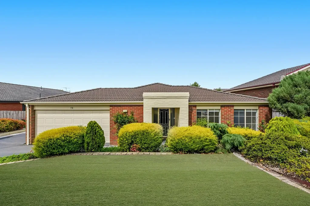 Narre Warren South 4房 全新装修明亮 宽敞四卧套房 多功能家庭办公室 现代厨卫优质五金 中央供暖制冷 宽敞后花园 三车位车库 步行便利设施 Modern Comfort, Spacious Living & Prime Location !!