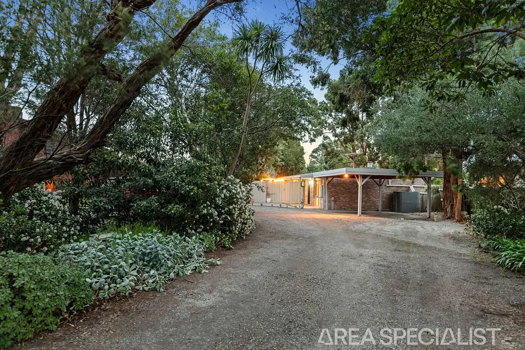 Frankston 4غرفة نوم The Brief: Mid-Century Modern Family Living Amongst the Trees