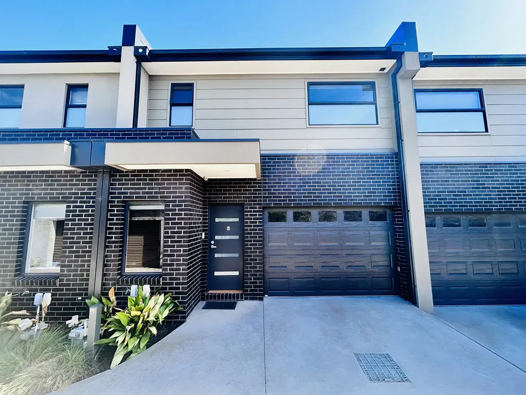 Stylishly Renovated Townhouse in a Convenient Reservoir Location