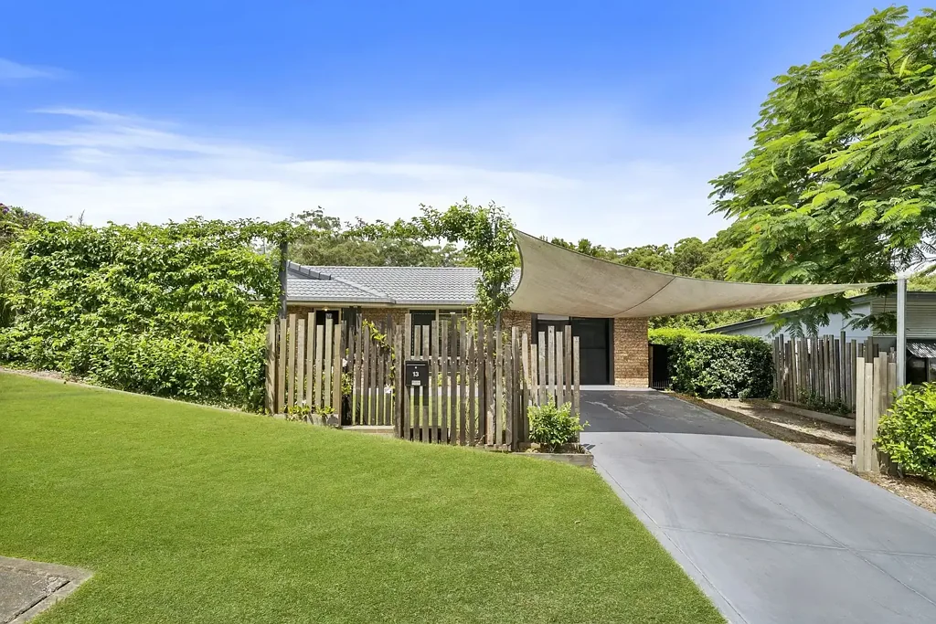 Nambour 5房  Flexible 5-Bedroom Investment or Low-Maintenance Home