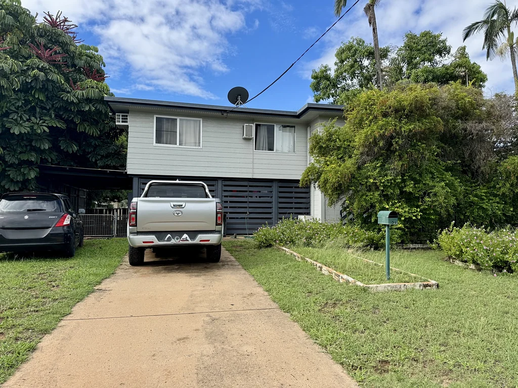 Moranbah 5Kwarto 5 BEDROOM 2 BATHROOM BEAUTIFUL NEIGHBOURHOOD AND EXCELLENT TENANTS!