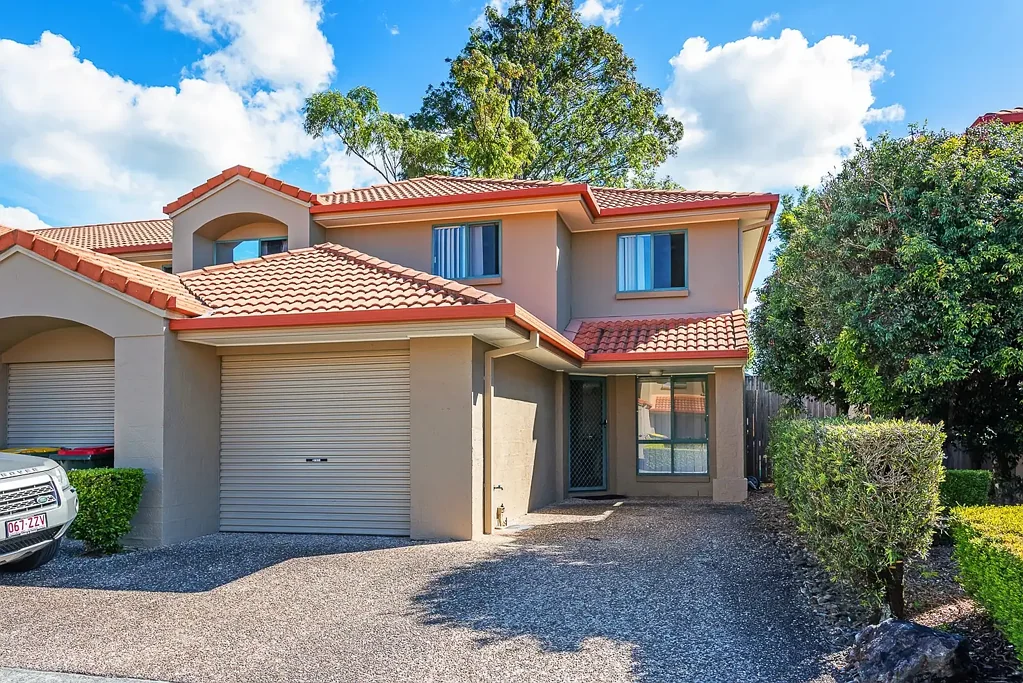 Coomera 3 Bedroom Neat & Tidy Townhouse in Security Complex with Pool