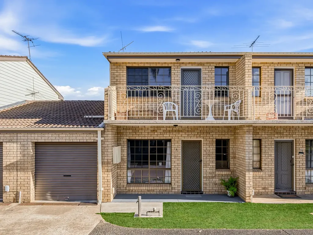 Ingleburn 2 Bedroom Modern, Low Maintenance Living in a Convenient Location
