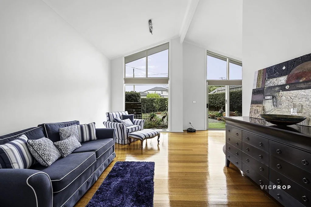 Doncaster East 3Zimmer Spacious Single-Level Living in Prized Dual School Zones