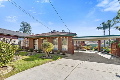 Burwood East 4房 备受追捧的 Burwood East 区域内的单层家庭生活 Single-Level Family Living in a Sought-After Burwood East Pocket
