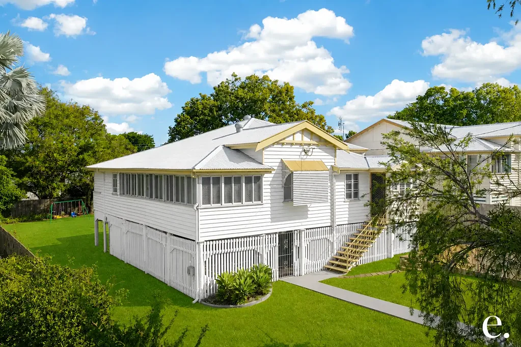 Berserker 3Zimmer Classic Gable Charm on a Secure 817m² Block