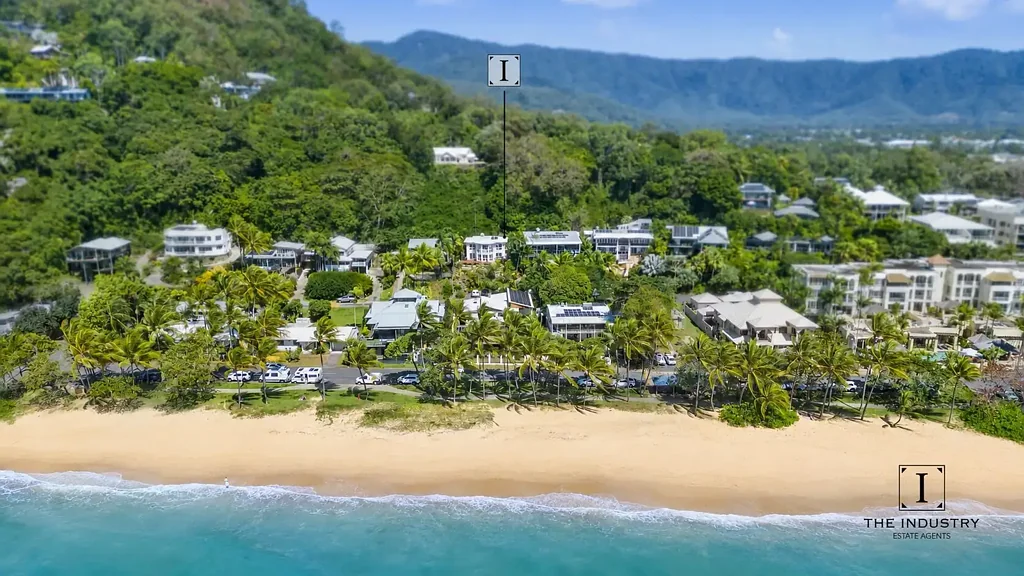 Trinity Beach 4房  Ocean Views, Beachside Position, A Home Like No Other