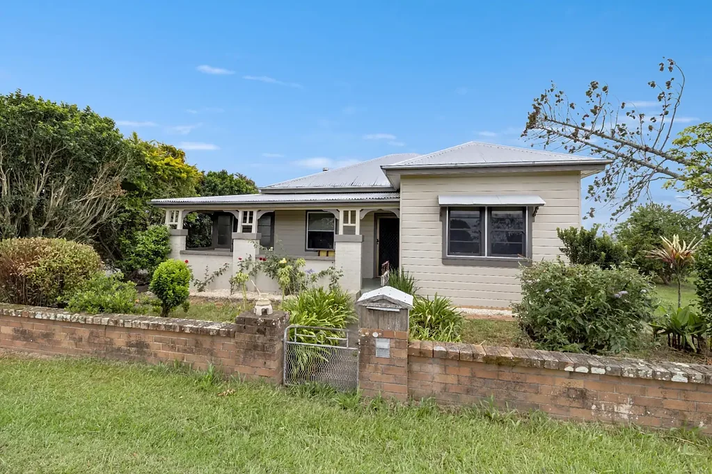 Belmore River 3غرفة نوم Riverside Country Charm with Sheds to Impress