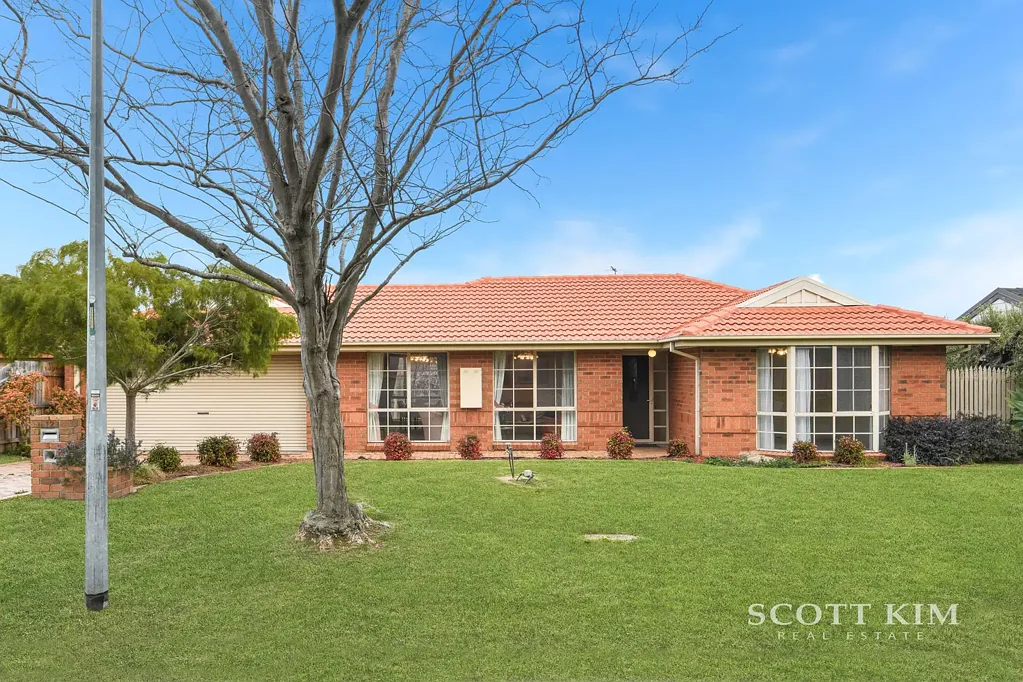Dandenong North 4침실 Spacious Family Retreat in Quiet Court Location