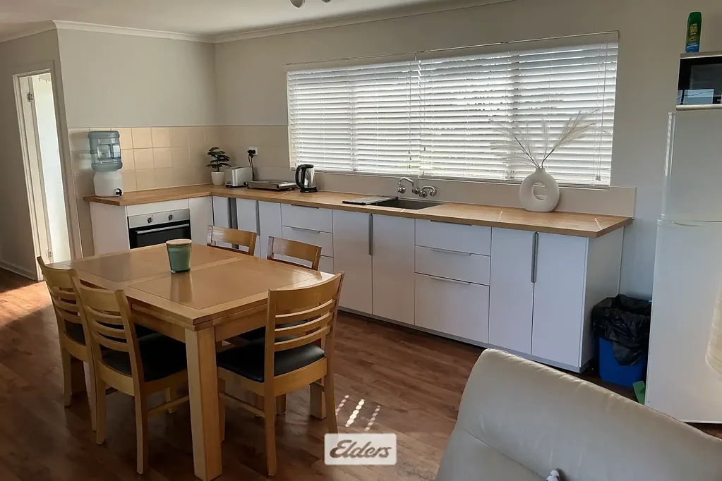Menindee 4房  EXTENSIVE INTERNAL RENOVATION
