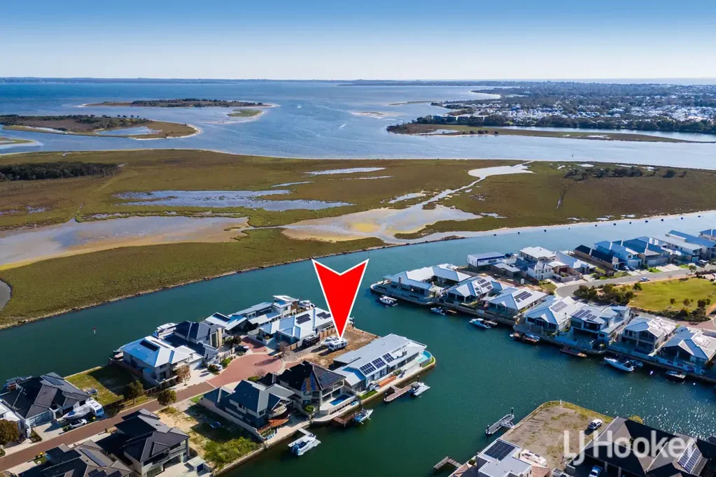 Dudley Park 851m2 Lot With 21m Canal Frontage In Mariners Cove