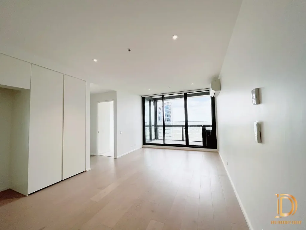 Spacious River View 2 Bed 1 Bath Apartment in Docklands!!