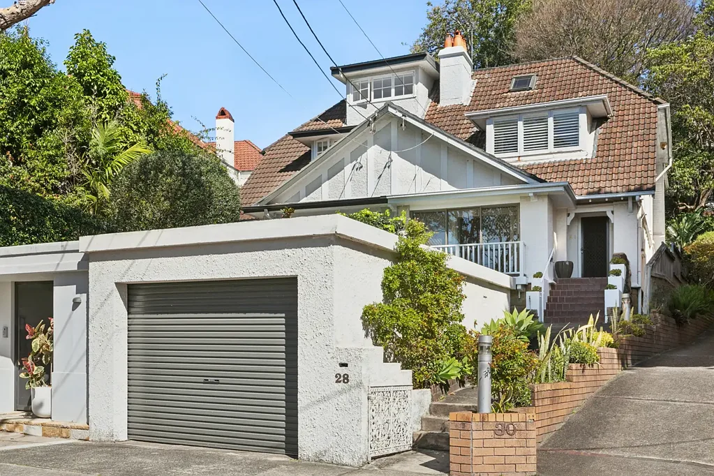 Bellevue Hill 3房 位于尊贵地段的朝北半独立式住宅，宽敞且富有特色 North facing semi of space and character in exclusive address