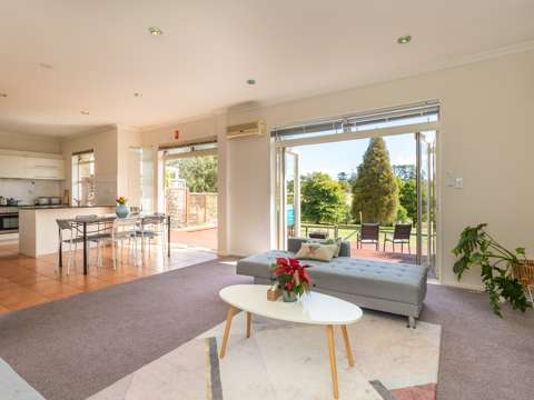 Mount Roskill 4部屋 Overseas Vendor - FORCED SALE!!  - Act Now!!