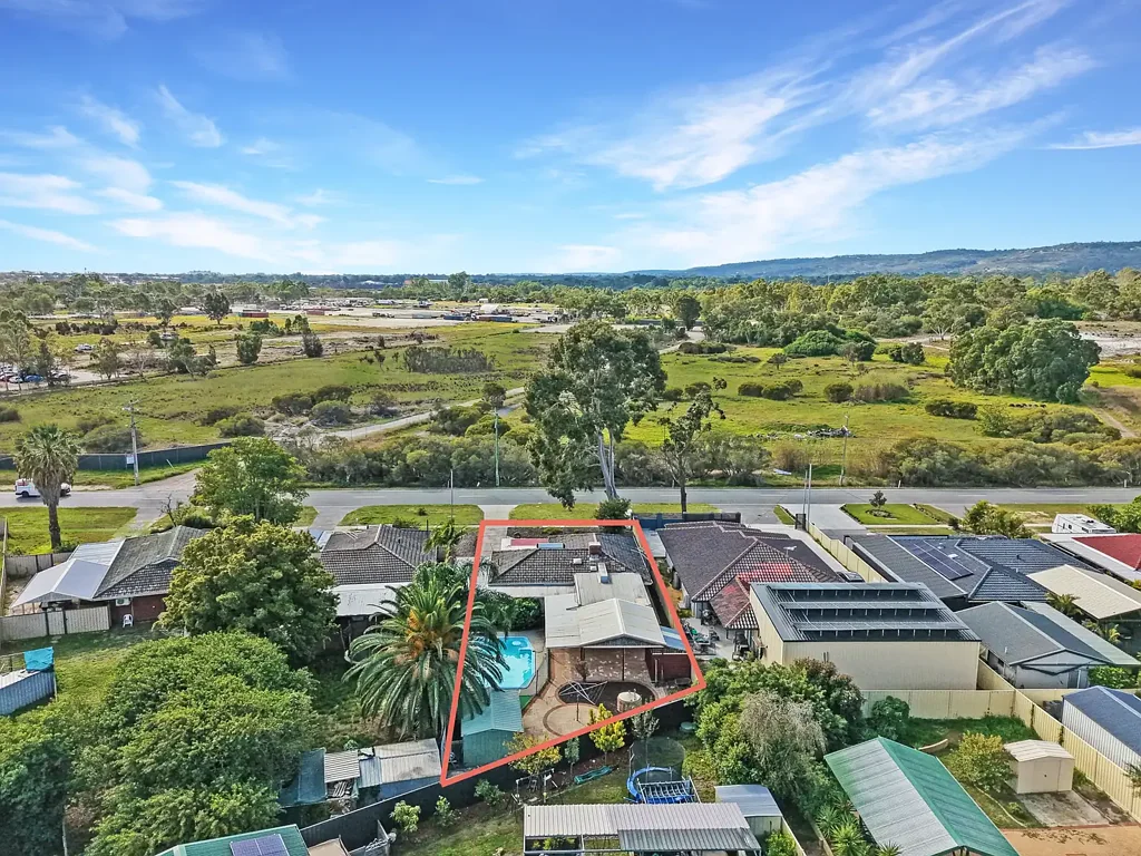 Kenwick 4Phòng ngủ Peace, Space and Something For All on a 708sqm Green Title Block.