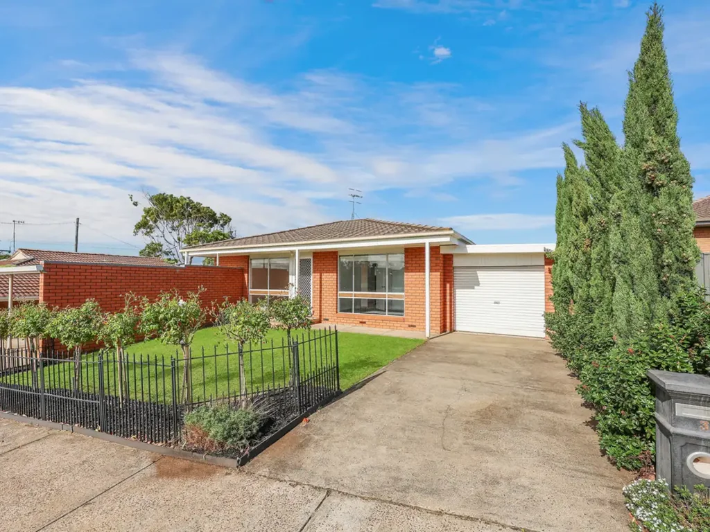Warrnambool 2Phòng ngủ RENOVATED GEM WITH LOCK-UP GARAGE!