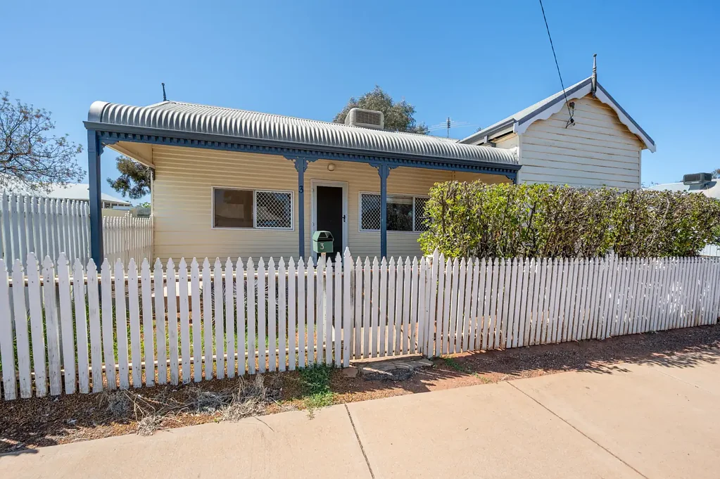 Piccadilly 3 Slaapkamer Charming 3-Bedroom Home That Offers a Sturdy Rental Yield!