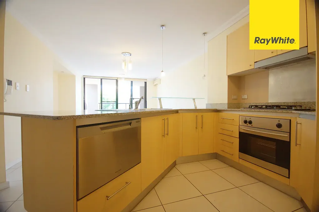 SPACIOUS TWO BEDROOM APARTMENT IN ULTRA CONVENIENT LOCATION