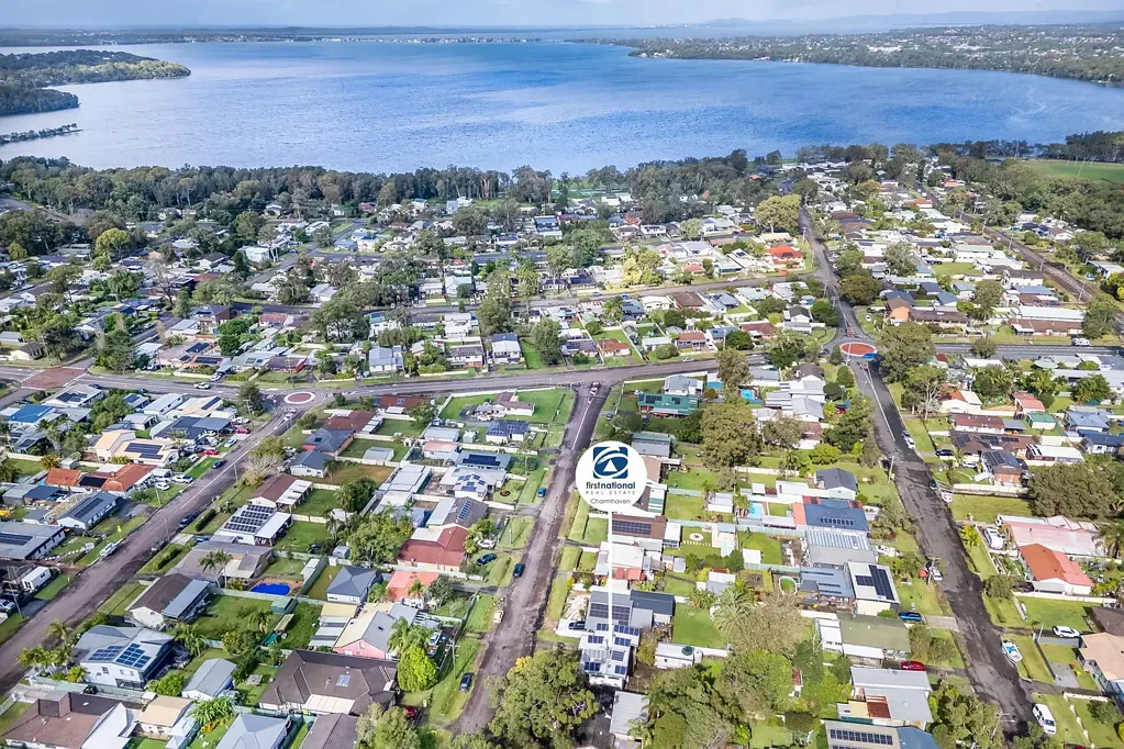 San Remo 5 Bedroom Dual income- house & flat $900 per week income !