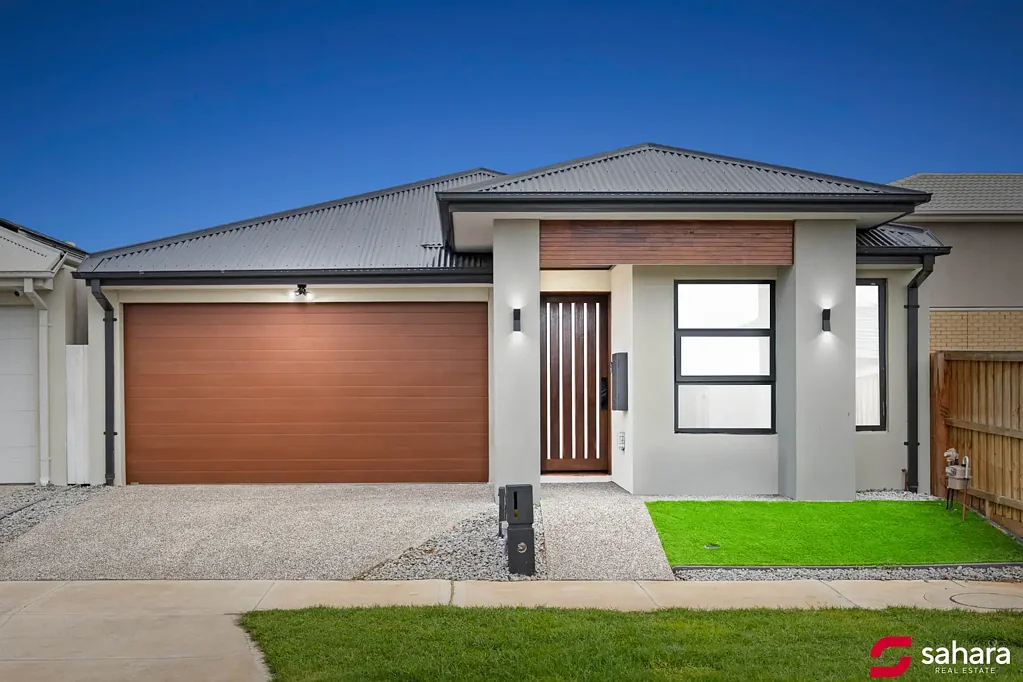 Tarneit 4房 高端4卧住宅 豪华装修 步入式衣柜 主套房私享 开放式厨房 石材台面 黑色电器 全屋地砖 冷暖空调 步行学校 商店便利 Modern family House in Perfect Location !!! East Facing Property!!!!   Walk to School & Shops !!