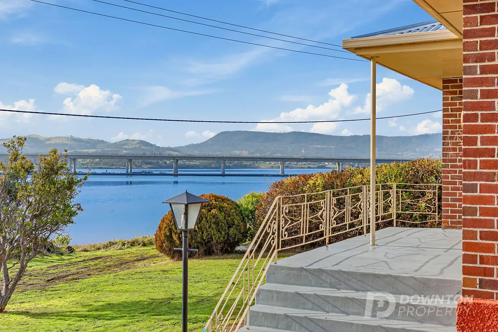 Granton 3Phòng ngủ "Highbanks" - Iconic River Views & Incredible Possibilities